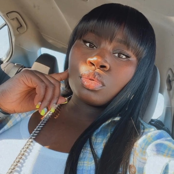 Meet your Posher, Emya - Picture 1 of 1